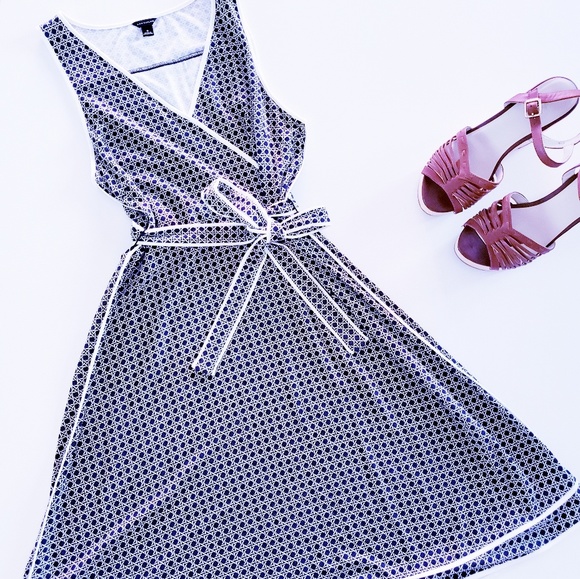 Ann Taylor Dresses & Skirts - ANN TAYLOR Geometric Faux Wrap Dress Size Small